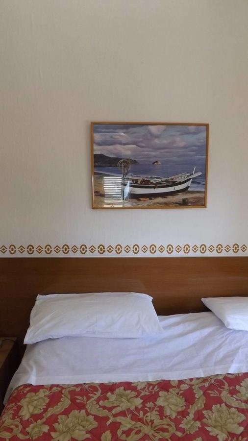 Hotel Azzurro วาราซเซ ภายนอก รูปภาพ