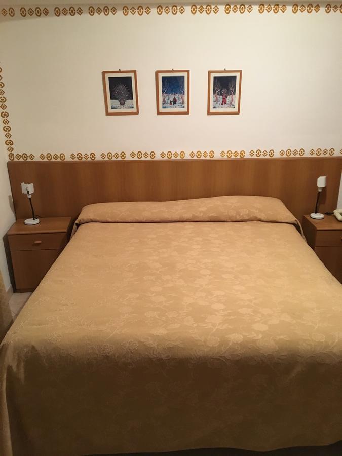 Hotel Azzurro วาราซเซ ภายนอก รูปภาพ